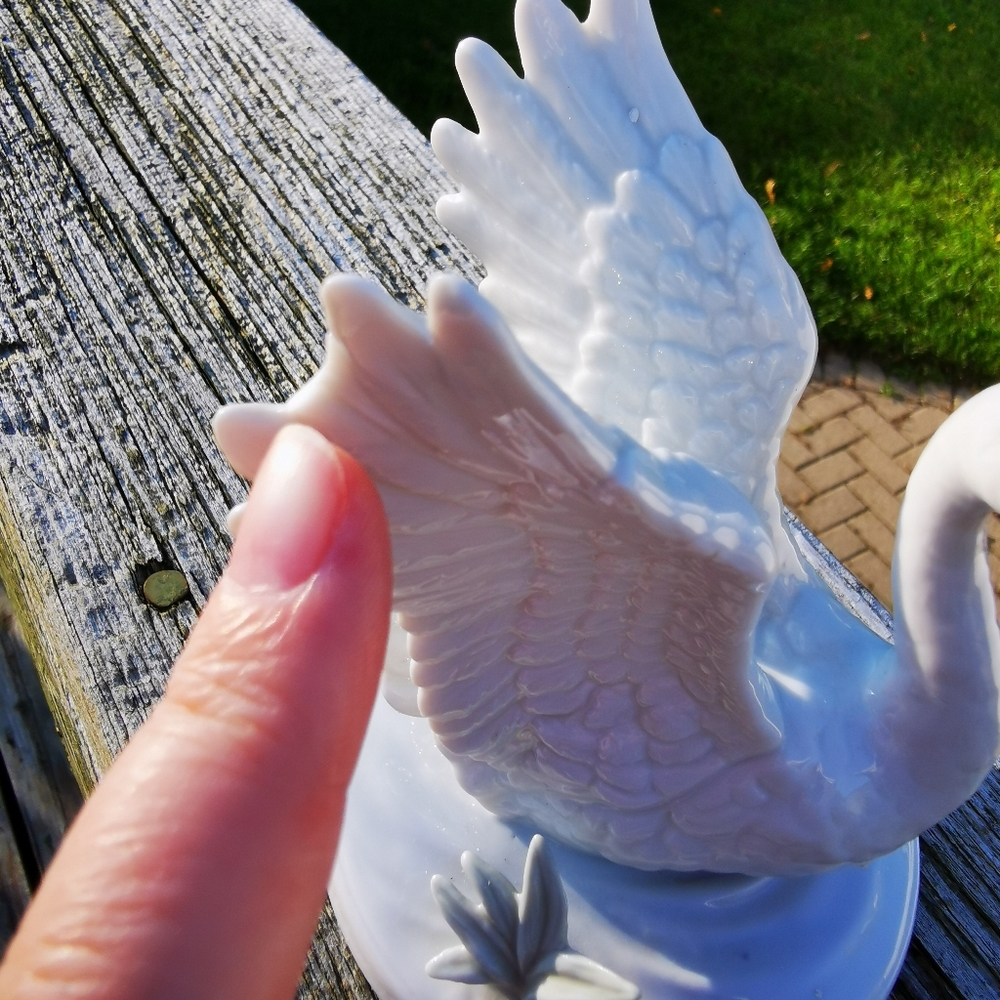 Otagiri Ceramic Swan In the Reeds Figure - Picture 7 of 14